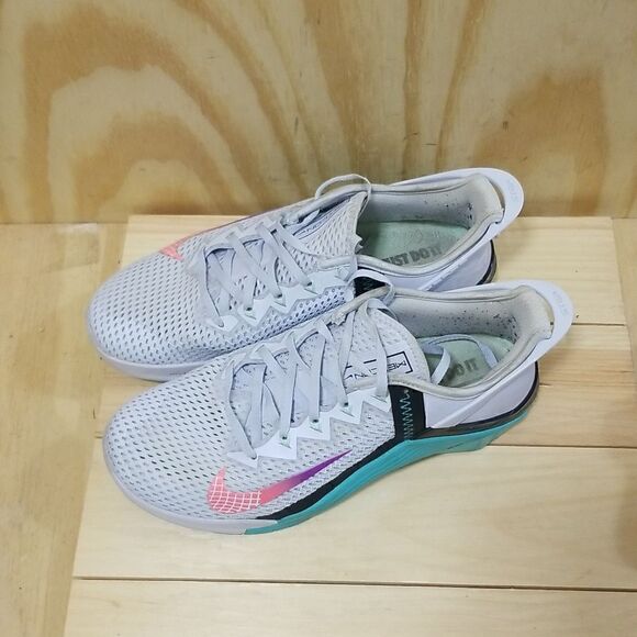 Nike Metcon 6 FlyEase VI Grey Aqua Crimson Training Shoes women’s 9 1/2 - Picture 3 of 9